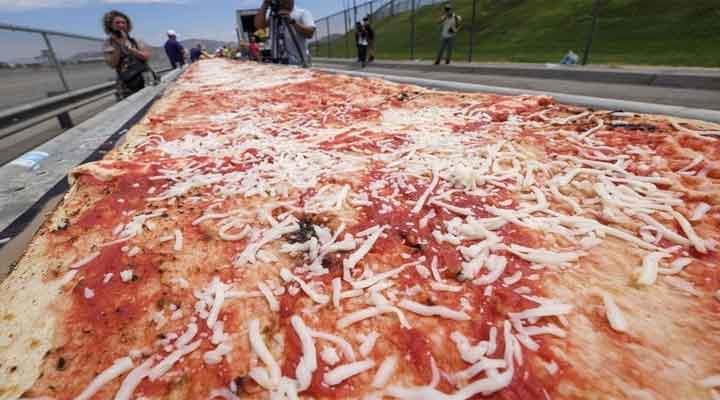 بزرگ ترین پیتزا دنیا