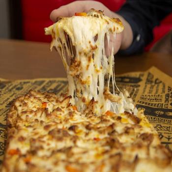 چرا پیتزا عطاویچ یک گزینه مناسب برای دورهمی های خانوادگی شماست؟