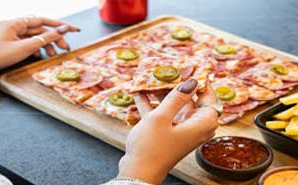 بهترین فست فود در کرج(البرز)؛ تجربه‌ای پر از طعم، هیجان و حال خوب با عطاویچ