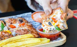 بهترین فست فود در کیش کجاست؟ تجربهای خوشمزه زیر آفتاب خلیج فارس