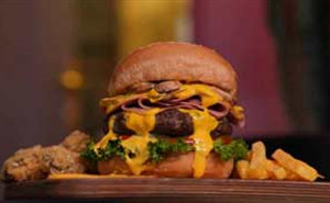 بهترین فست فود در مازندران؛ تجربهای فراموشنشدنی با عطاویچ